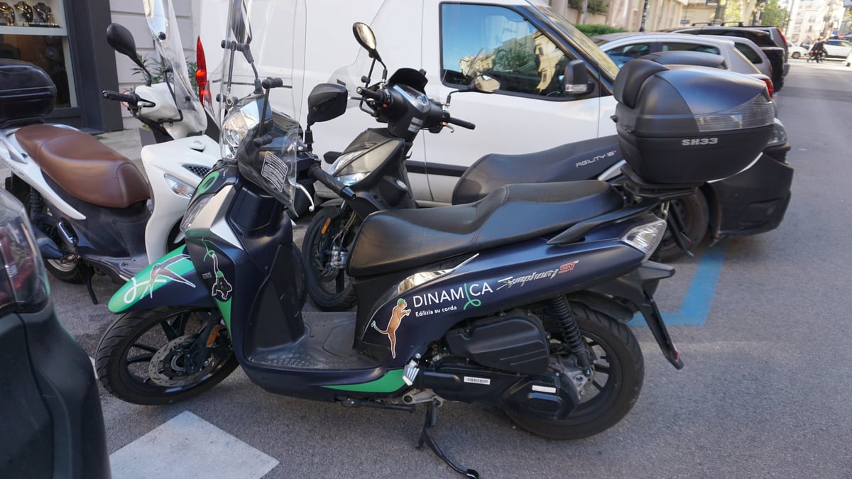 SYM Symphony SR 125/150 motorcycle close up
